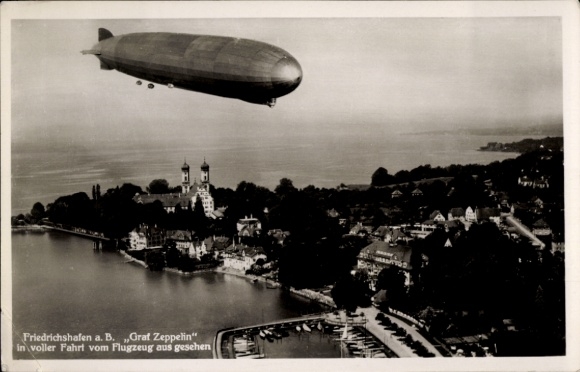 Ak Friedrichshafen am Bodensee, Luftschiff LZ 127 Graf Zeppelin, Fliegeraufnahme