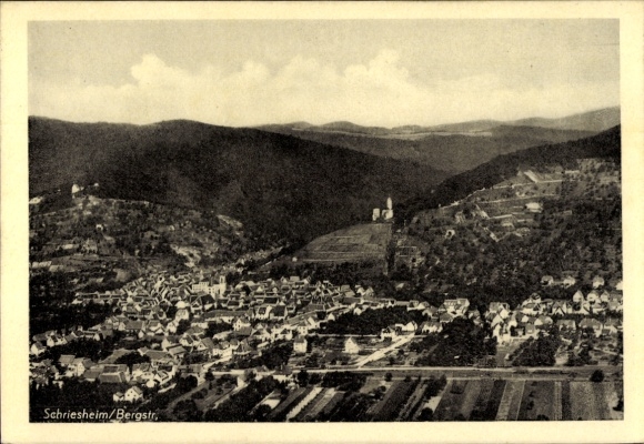 Ak Schriesheim an der Bergstraße, Landschaftsblick, Stadtansicht, Hügel, Wolken, Historische 