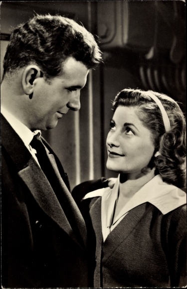Postcard actress Gisela Uhlen and actor Günther Simon, Das Traumschiff, DEFA