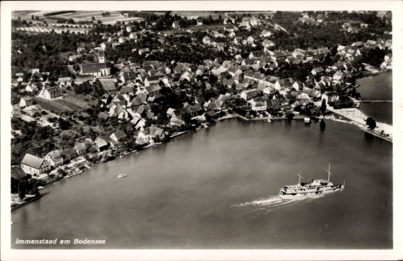 Ak Immenstaad am Bodensee, Luftaufnahme, Boot auf dem Wasser, Häuser am Ufer