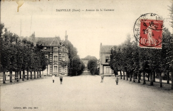 Postcard Damville Eure, Avenue de la Garenne, trees, street scene, buildings