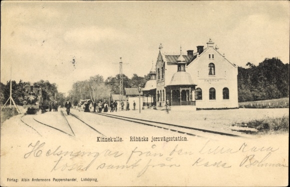 Postcard Råbäck Killekulle Schweden, Railway station, Bahnhof Gleisseite