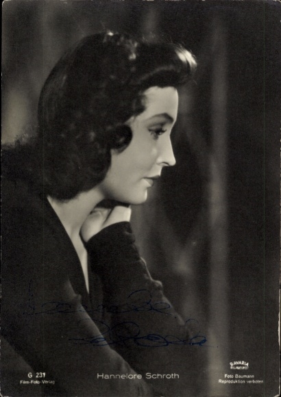 Postcard actress Hannelore Schroth, portrait in profile, autograph