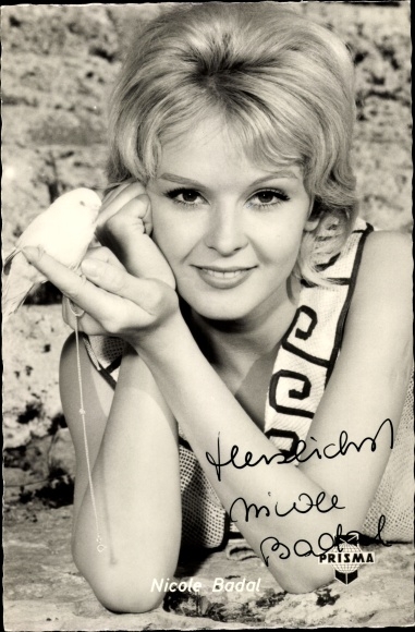 Postcard actress Nicole Badal, portrait, budgerigar, autograph, It&#39;s called Amore