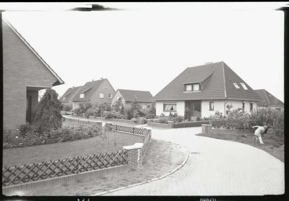 6 Zelluloid Negative Varrel in Niedersachsen, Schule, Straße, Kirche