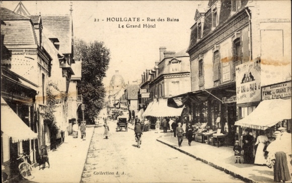 Ak Houlgate Calvados, Rue des Bains, Le Grand Hotel, belebte Straße,  