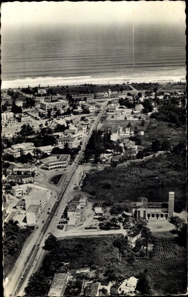 CPA Pointe Noire République du Congo Congo français, Vue aérienne, Avenue De Gaulle