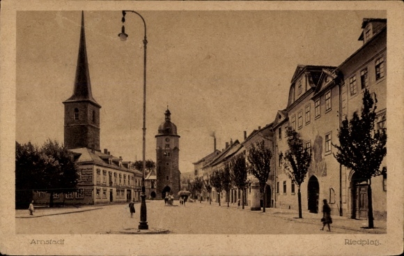 Ak Arnstadt in Thüringen, Stadtansicht, Riedplatz,  Gebäude, Kirchtürme
