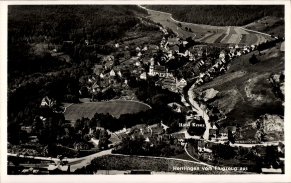 Ak Herrlingen Blaustein in Württemberg, Hotel Kreuz, Vogelperspektive, Landschaft, Wohngebäude
