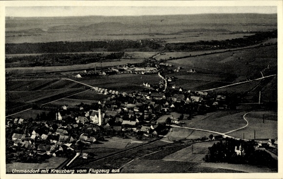 Postcard Ummendorf in Württemberg, aerial view of Kreuzberg in the background