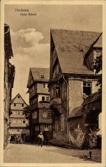 Postcard Herborn in Hesse, high school, half-timbered houses, man with hat.