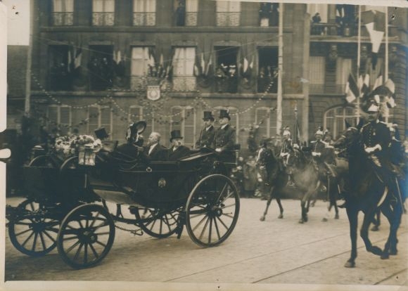 Photo Reims Marne, Raymond Poincare in a carriage, 1913