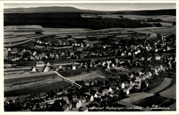Ak Hochspeyer im Pfälzerwald, Fliegeraufnahme, Bahnhofswirtschaft