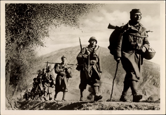 Photo Hoffmann, Heinrich, Advance of Italian soldiers on Greek territory, Nov. 1940