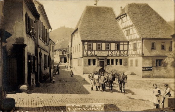 Ak Mittelhambach Hambach Neustadt an der Weinstraße, Rathausplatz, Fachwerkhäuser, Fuhrwerk