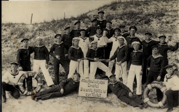 foto Ak Wangerooge, Duitse matrozen in uniform, matroos Adam Schneider, Jade Battery