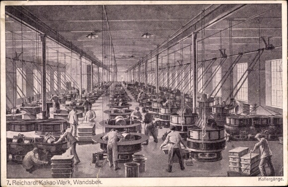 Postcard Hamburg Wandsbek, Reichardt Cocoa Factory, interior view, pan mills, workers, machines