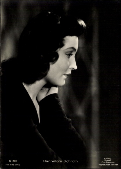 Ak-actrice Hannelore Schroth, portret in profiel