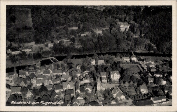 Ak Ründeroth Engelskirchen im Oberbergischen Kreis, Luftaufnahme von  Wälder im Hintergrund, mehr