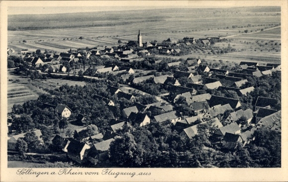 Ak Söllingen Rheinmünster am Rhein, Luftbild von Sollingen, Häuseransicht, Kirche, Grünflächen