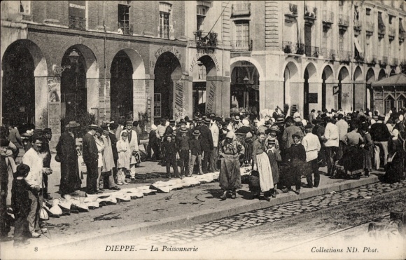 Postcard Dieppe Seine Maritime, market with people, stalls, historical scenery, fish sales, La ...