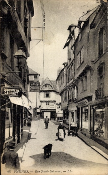 Postcard Vannes Morbihan, Old Town, Rue Saint-Salomon, shops, street with passers-by