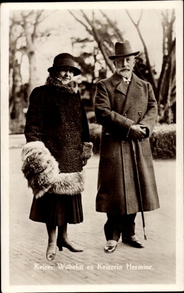 PC Kaiser Wilhelm II in exile, Empress Hermine, portrait, coats
