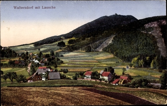 Ansichtkaart Waltersdorf Großschönau Oberlausitz, uitzicht op de plaats met een lauwerkrans