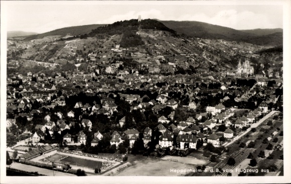 Ak Heppenheim an der Bergstraße, Luftaufnahme von  Berge, Häuser, Schwimmbad