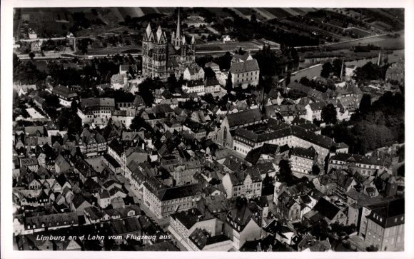 Ak Limburg an der Lahn in Hessen, Blick auf den Ort, Fliegeraufnahme
