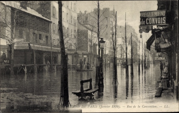Ansichtkaart Paris XV Vaugirard, Rue de la Convention, The Great Flood of the Seine januari 1910