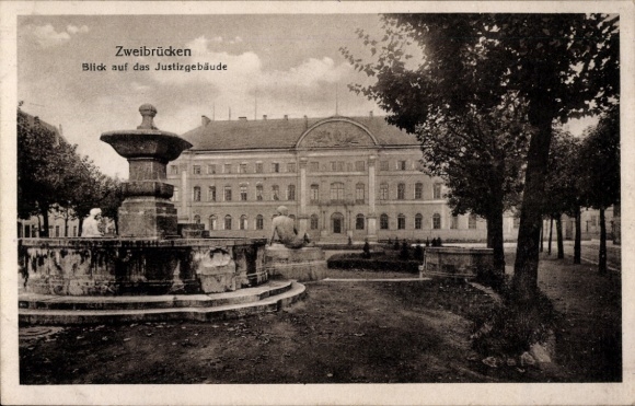 Postcard Zweibrücken in the Palatinate, view of the courthouse, fountain in the foreground, trees