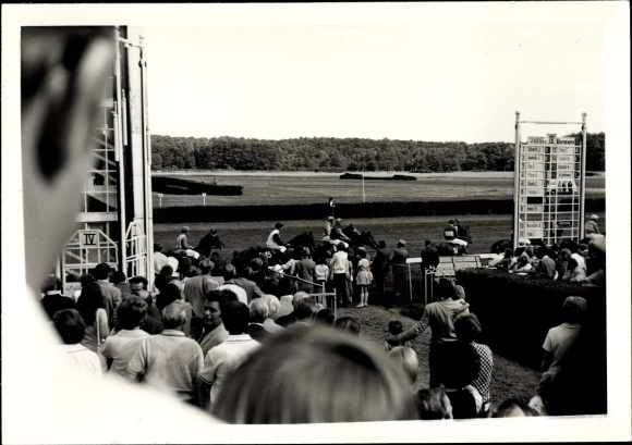 Photo Hoppegarten, racecourse, Derby of the GDR 1972
