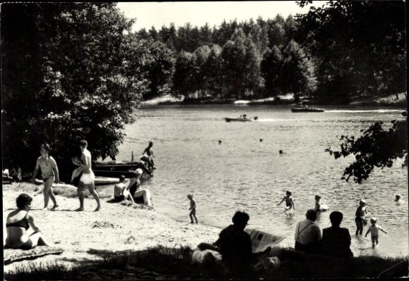 Ak Grünheide in der Mark, Möllensee, Strandansicht, Schwimmer, Bäume, Boote, Menschen am Wasser