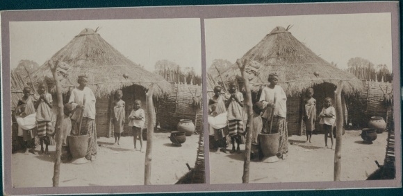 Stereo photo Gambia, locals, village party, woman and children, straw hut, world trip 1914