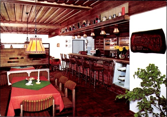 Ak Kirchheim in Hessen, Berggasthof Eisenberg, Heusner-Haus, Borgmannsturm, Innenraum