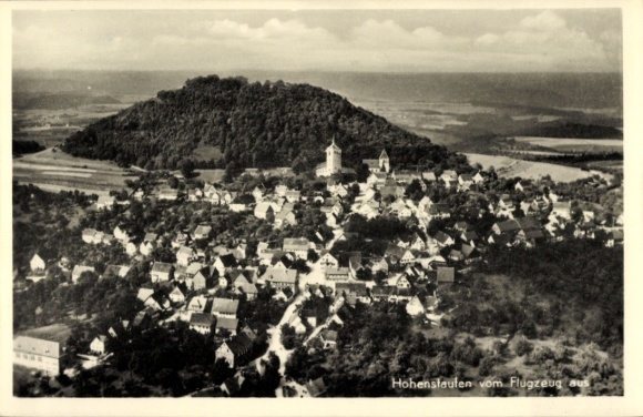 Postcard Hohenstaufen Göppingen in Württemberg, aerial view of houses, mountain, church