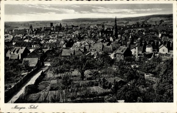 KP Mayen w Eifel, widok na miasto, domy, krajobraz, całość