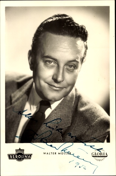 Postcard actor Walter Müller, portrait in a suit, imperial manoeuvre, autograph