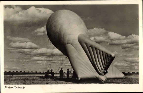 Ak Luftwaffe, Militärballon am Boden, Sperrballon