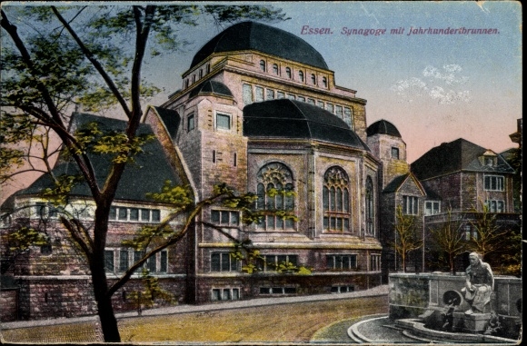 Postcard Essen in the Ruhr area of North Rhine-Westphalia, synagogue with the fountain of the century