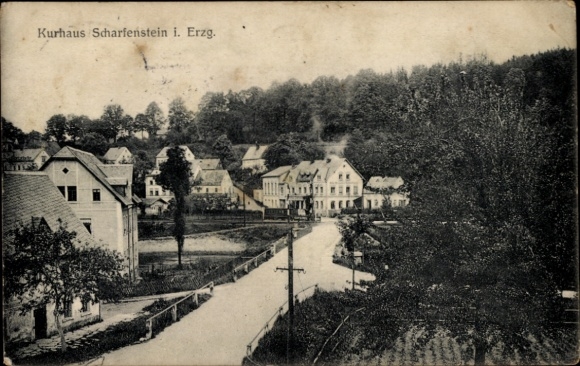 Ak Scharfenstein Drebach im Erzgebirge Sachsen, Straßenpartie in Ortschaft, Kurhaus