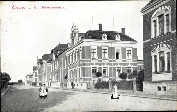 Postcard Treuen in Vogtland Saxony, view of Bismarckstrasse, residential buildings