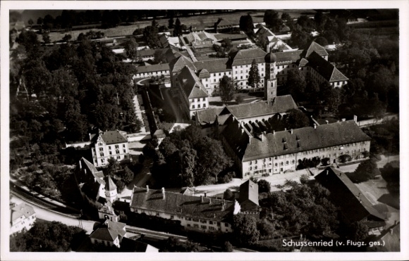 Ak Bad Schussenried in Oberschwaben, Luftaufnahme von  Kloster, Wald,  Gebäude