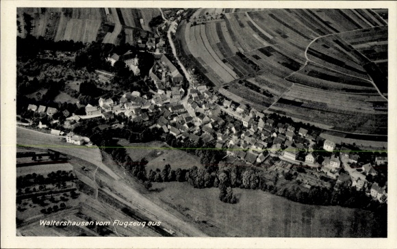 Ak Waltershausen in Thüringen, Luftaufnahme von  hübsche Landschaft, Wohnbebauung
