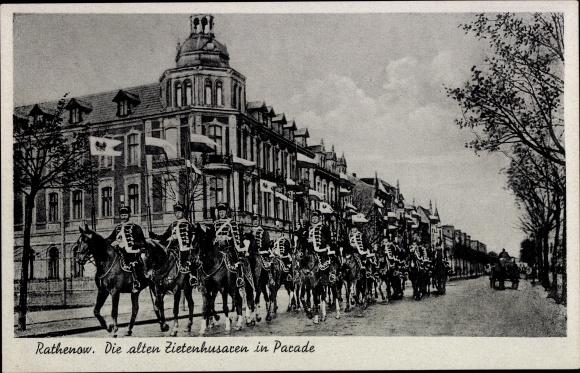 Postcard Rathenow im Havelland, the old Zietenhussars in parade, riders, historical uniforms