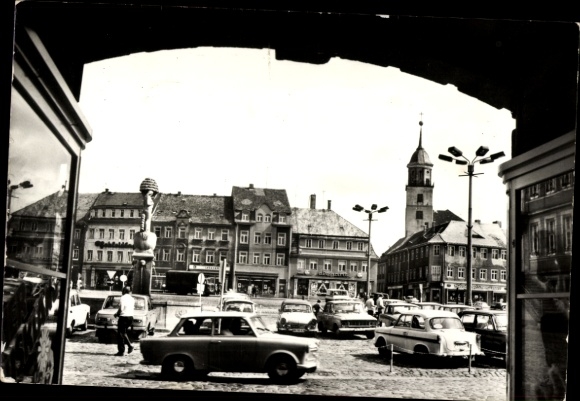 Ak Bischofswerda Sachsen, Marktplatz mit Geschäften und Kirche, Autos