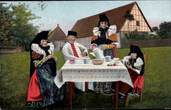 Postcard folk costumes from Schaumburg Lippe, group at the coffee table