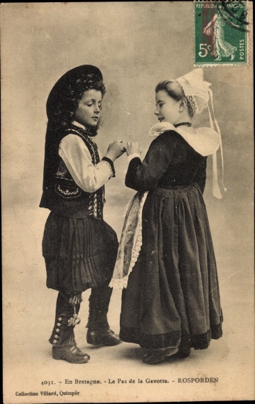 Postcard Rosporden Finistère, children in costumes