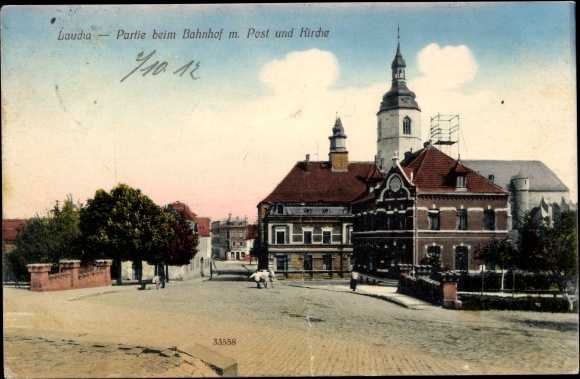 Ak Laucha an der Unstrut, Partie beim Bahnhof mit Post und Kirche